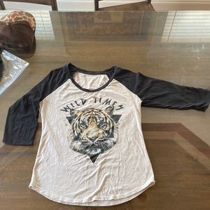 Women’s med express t shirt/night shirt